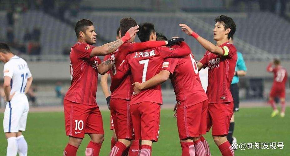 上观新闻谈古斯塔沃被追罚:中国足球地位下滑,中超球队成肥羊