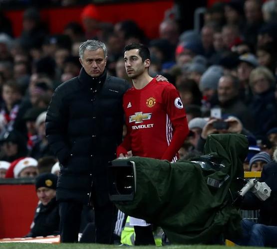 姆希塔良:穆帅当时打电话说曼联想要我,这机会一生只有一次