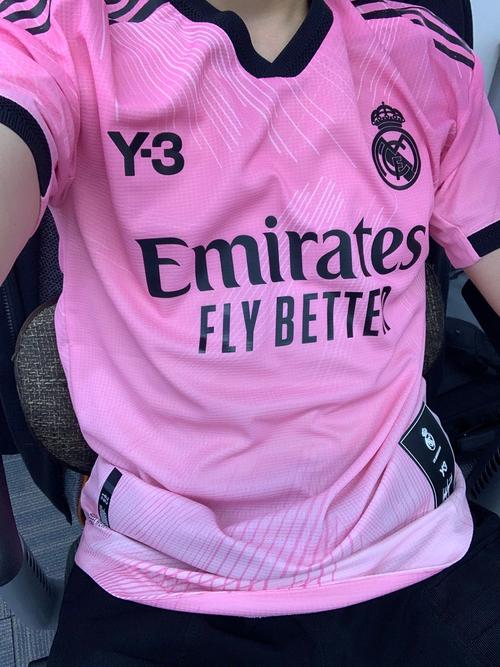 皇马26/27赛季第三客场球衣预测:主体为粉色,融入拉丁美学元素