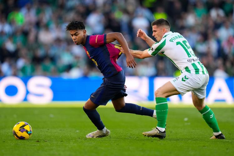 突突突！本赛季西甲每90分钟成功过人次数：亚马尔5.96次居首