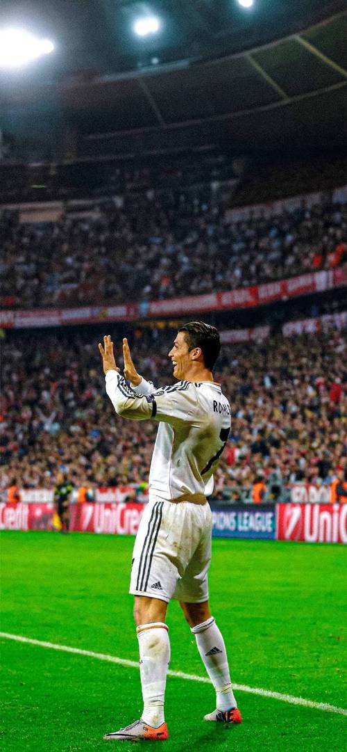 贝纳德斯基:人们无法想象C罗在盛名之下所隐藏的谦逊