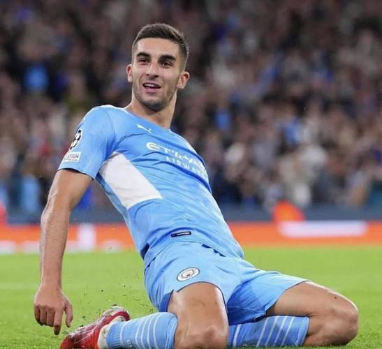 巴萨官方：费兰-托雷斯左腿肌肉超负荷但未损伤，无需休战