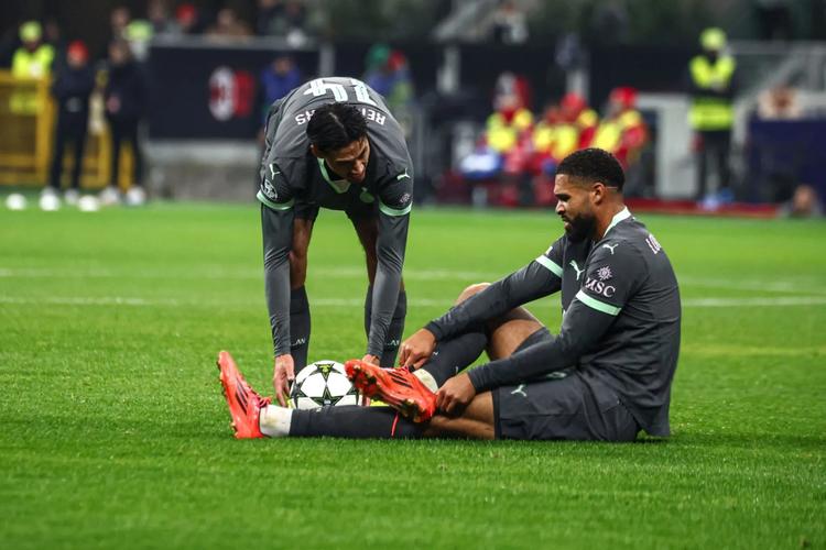 意媒:萨勒马科尔斯右腿股二头肌受伤,将伤缺2周到1个月