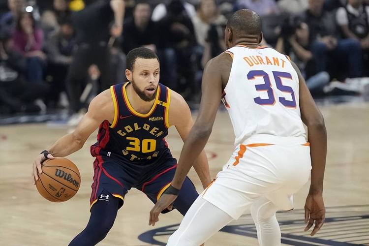 美网友:铁林白痴库里就是体系 他总是需要不停地移动掩护才能突