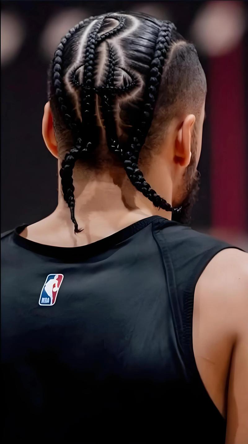 狄龙:和布克一起打球很容易 现在我不用防他&这对我而言更棒了