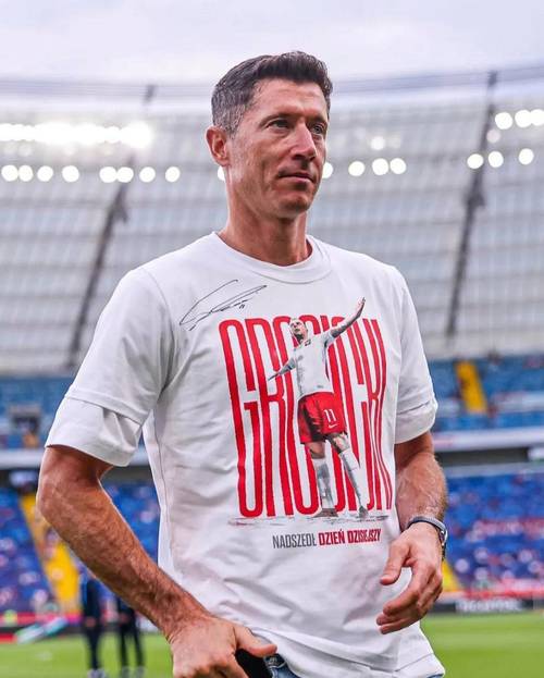 又伤1人！官方：莱万左大腿股二头肌肌肉撕裂，预计伤缺4-6周