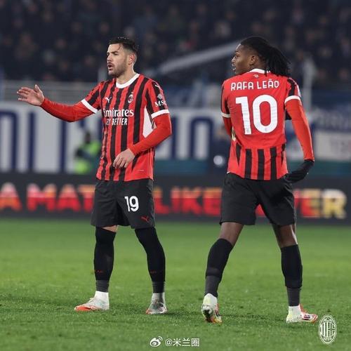 米体:莱奥提前回到米兰积极合练备战,力争重回首发席位
