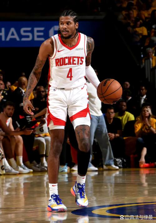 4记三分!凯利:当球队需要时要抓住机会 我要做的是命中空位投篮