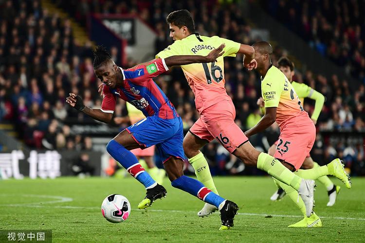 今日趣图:你布鲁诺什么的都在踢中卫,他能踢吗?没这能力知道伐