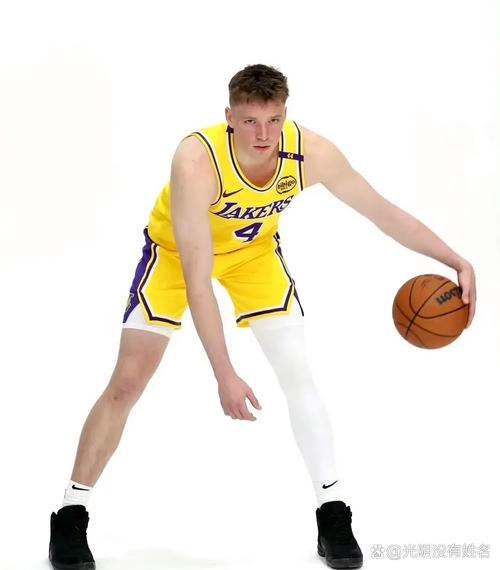 雷迪克:斯玛特在场上充满身体对抗 但20分钟至少应有1次出手机会