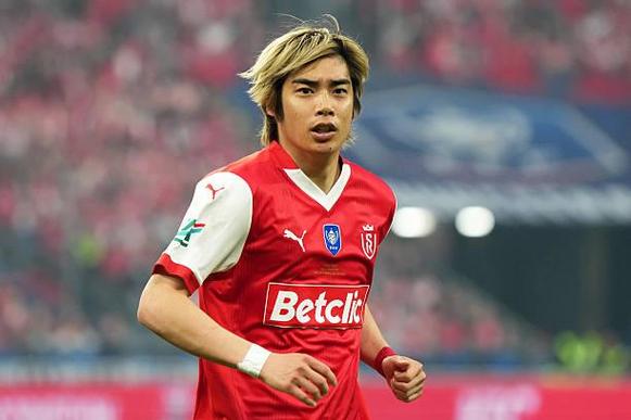 拼到受伤,伊东纯也社媒报告伤情:受了点小伤,会尽快返回球场