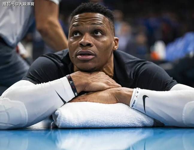 媒体人:威少身家3.5亿 选择继续打球纯粹是因为热爱