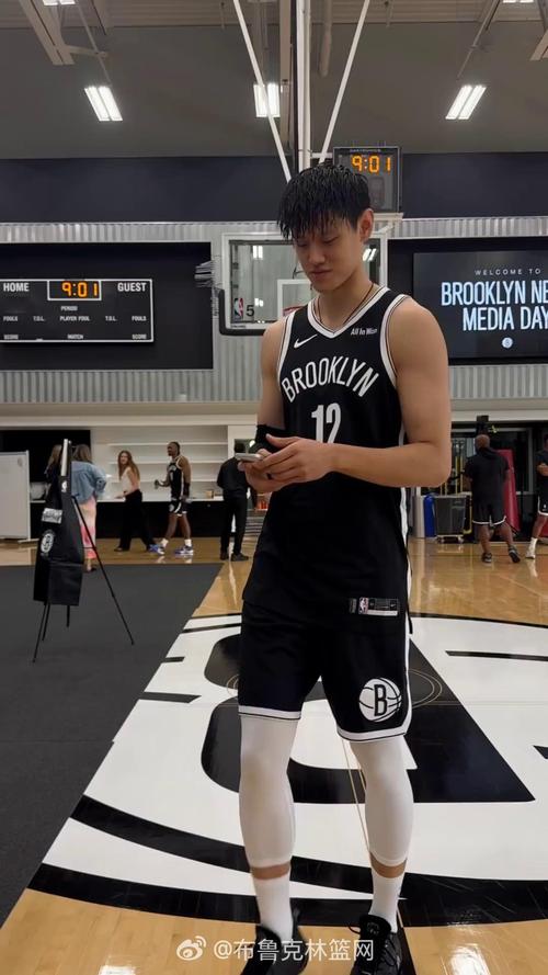 媒体人:小曾身高&技术难在NBA立足 顶级黑人锋线实在是太多了