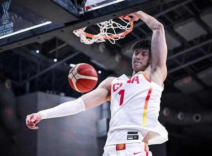 媒体人:当时曾凡博去点燃我就觉得操之过急 去大学应是更好选择