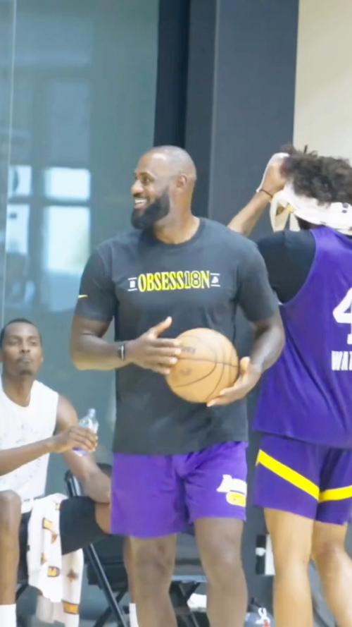 坐骨神经痛!Shams:詹姆斯将耐心恢复 计划11月中旬复出