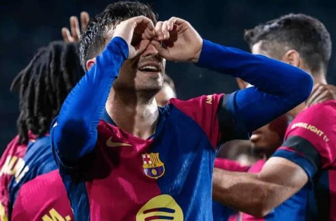 谁去世界杯？马卡：西班牙13个中场抢6名额，佩德里三人铁打不动