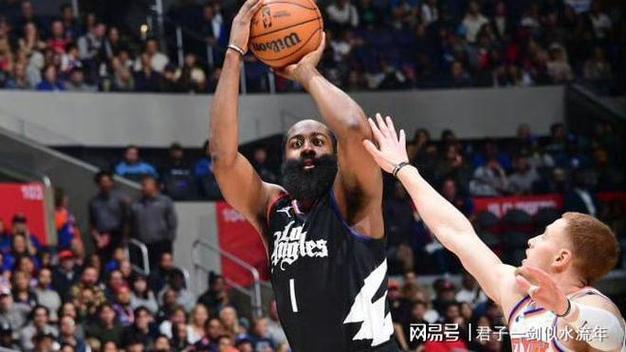 三分没开!小卡上半场11中5得15分2板2助 三分4中0