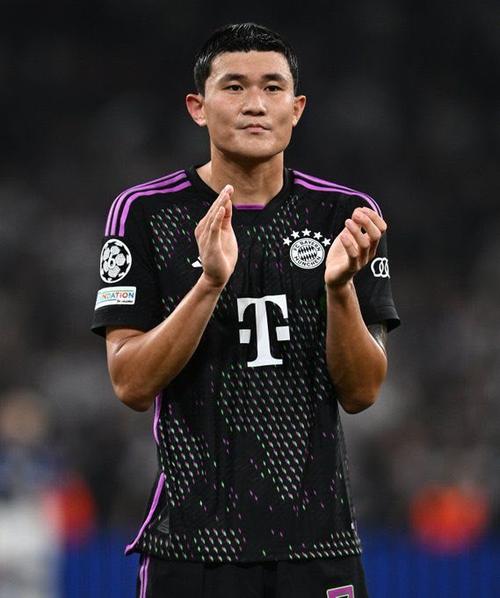 法尔克:金玟哉相信自己能争夺首发,一月份他离开拜仁可能性很小