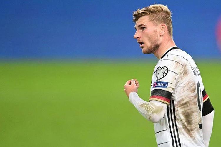 范巴斯滕谈社媒对球员的影响:如果无法承受负面评论,不如别看