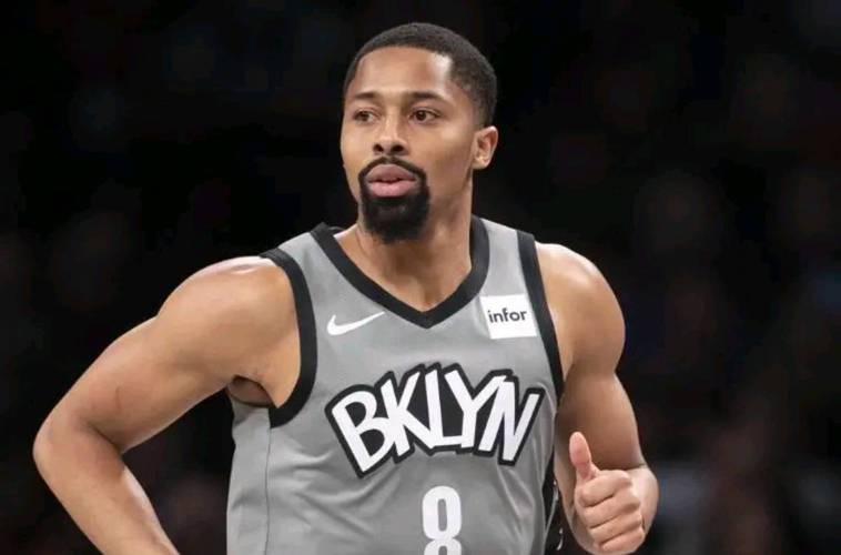 下一站在哪？黄蜂官宣裁掉11年老将后卫丁威迪