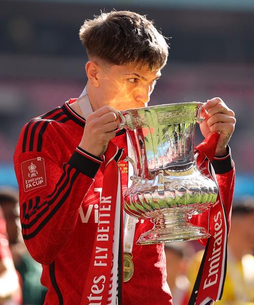 加纳乔:我们希望继续获胜保持积分榜前列,梦想至少赢得一座奖杯