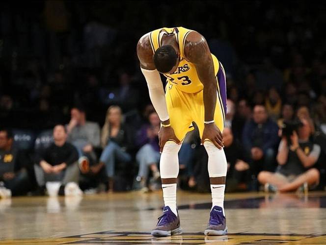 Lowe：湖人或詹姆斯阵营都对詹姆斯伤病不太担心 没人对此很紧张