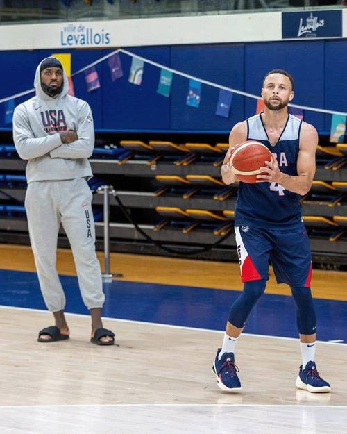 训练师：库里休赛期花了大量时间进行力量训练 着重提升决策速度