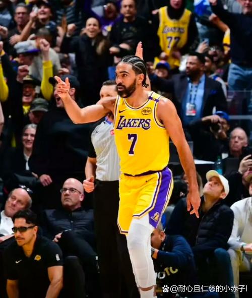 雷迪克:我知道揭幕战的首发 剩下的比赛还不太清楚&要根据情况来