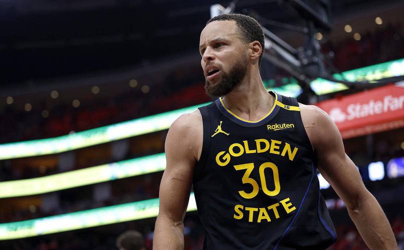 库里:第17个赛季的感觉非常好 希望能赢对阵湖人的揭幕战