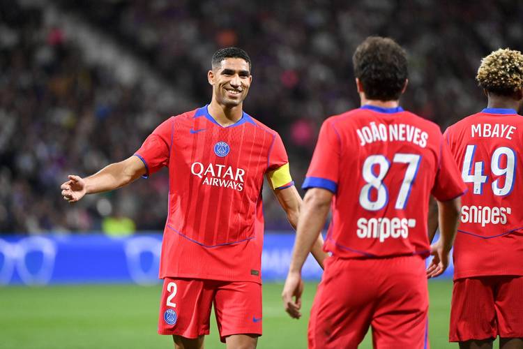 队报:由于缺乏出场时间,巴黎门将萨福诺夫考虑冬窗离队