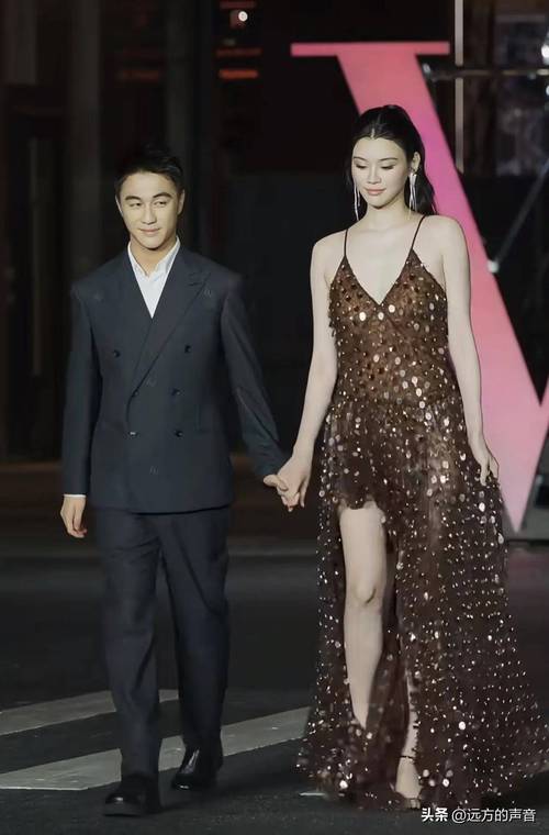 奚梦瑶逆天大长腿夺目！绿军小老板何猷君晒与“表弟”西蒙斯合影