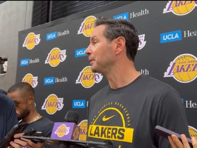 詹姆斯现身湖人训练场!雷迪克:暂无更新 目前只是个人训练