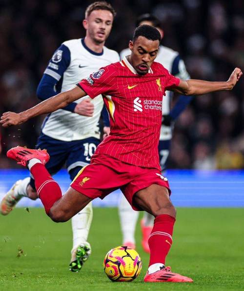 记者:赫拉芬贝赫对阵曼联脚踝受伤,缺席利物浦今日训练