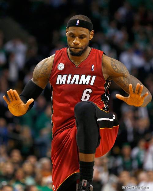 詹姆斯:在进入新赛季时 我认为骑士是面临最大压力的球队