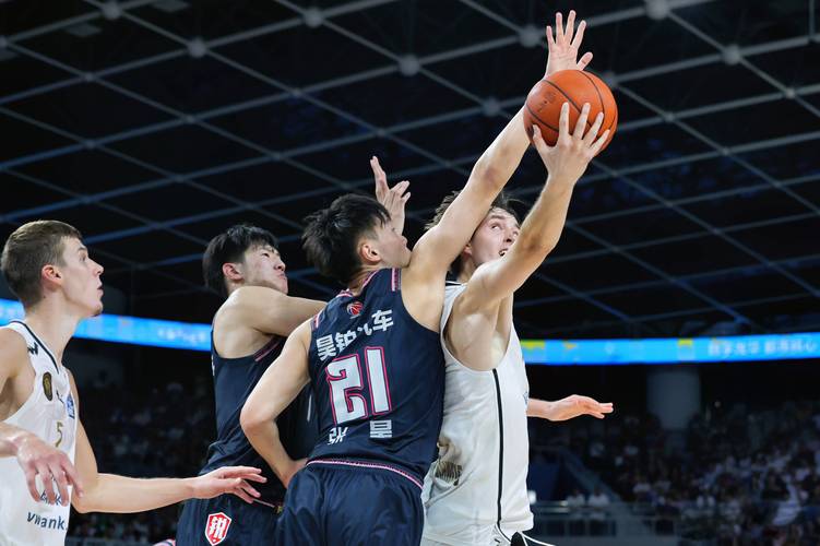 热身赛：张文逸26分 焦泊乔13分 广东全运男篮胜西班牙赫罗纳男篮