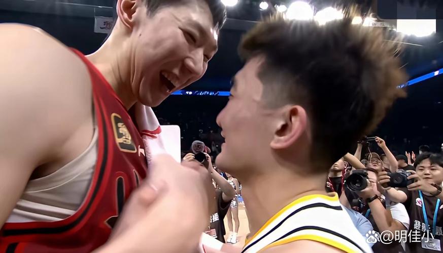 不敢相信！周琦晒视频：体验“扇大嘴巴”职业运动员的掌力