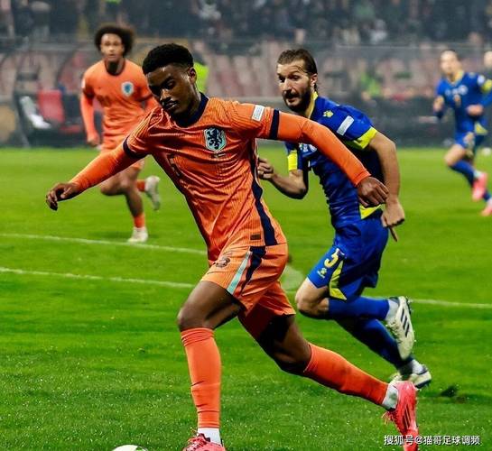 挣扎，阿贾克斯本场在对手半场传球次数、成功率均创球队最低纪录