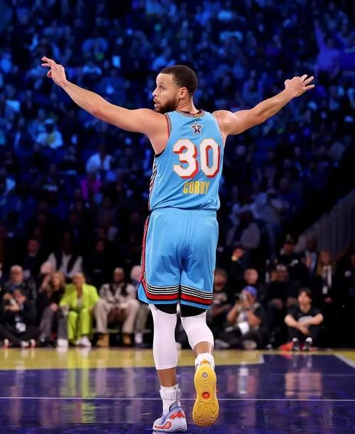 库里:第三节出色表现归功于无球跑动 勇士篮球接管了比赛