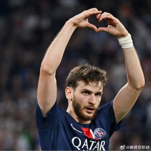 卡尔：17岁赢得欧冠比赛MVP是梦想成真 世界杯？我先考虑德国国青