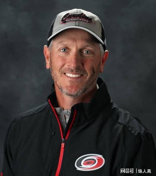 美记:NHL飓风队老板邓顿对开拓者的收购将分数年的几个阶段进行