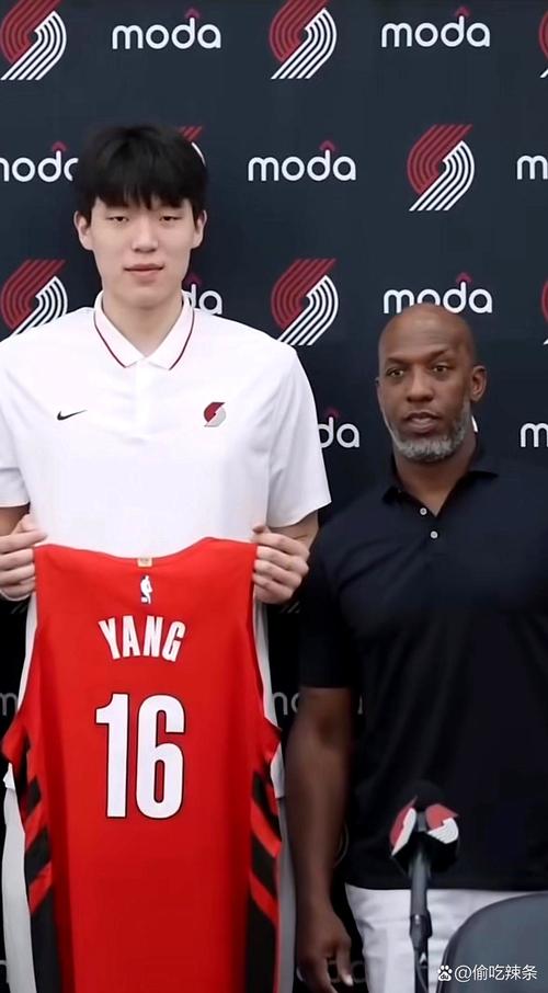 比卢普斯:瀚森很成熟 相信他会有点紧张&明天的比赛会记住一辈子