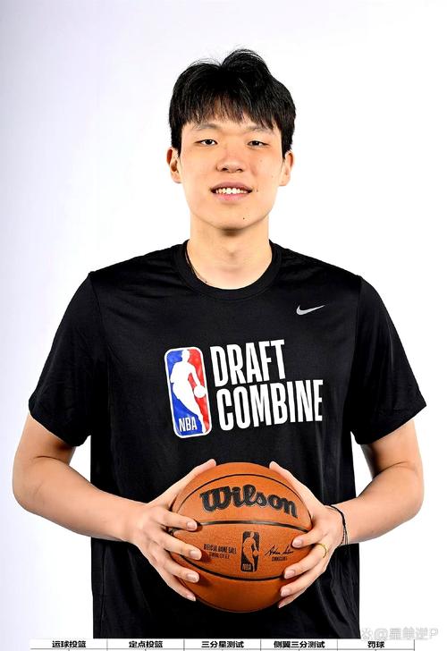 外国球迷用中文提问：杨瀚森你觉得在NBA训练和在山东有何区别？