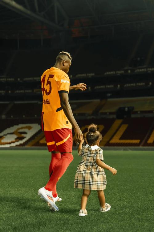 梅开二度，官方：奥斯梅恩当选加拉塔萨雷3-1博德闪耀全场最佳