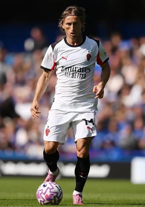 邮报:欧洲球迷组织呼吁意甲效仿西甲,取消米兰与科莫的海外比赛