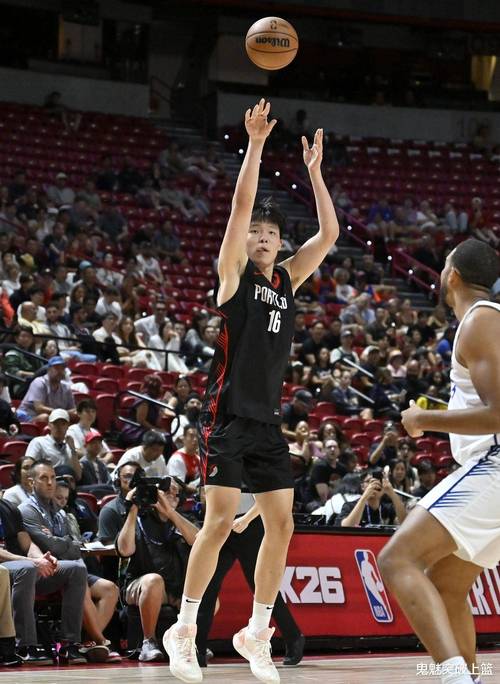 杨瀚森常规赛首秀第二现场活动圆满落幕 期待他未来创造更多辉煌