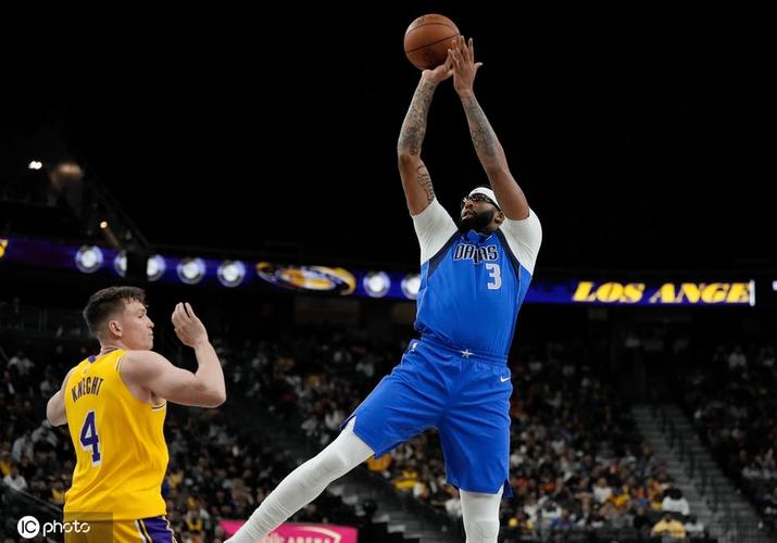 浓眉谈弗拉格表现:第一次打真正比赛的正常紧张情绪 他会没事的