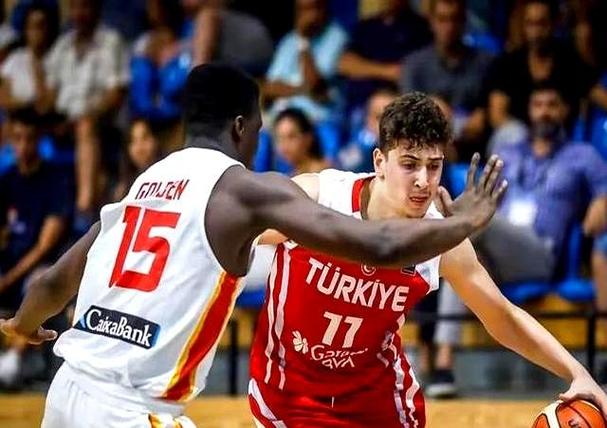 想进化上科技！杨瀚森起步艰难但别急 约基奇申京已给他指明道路