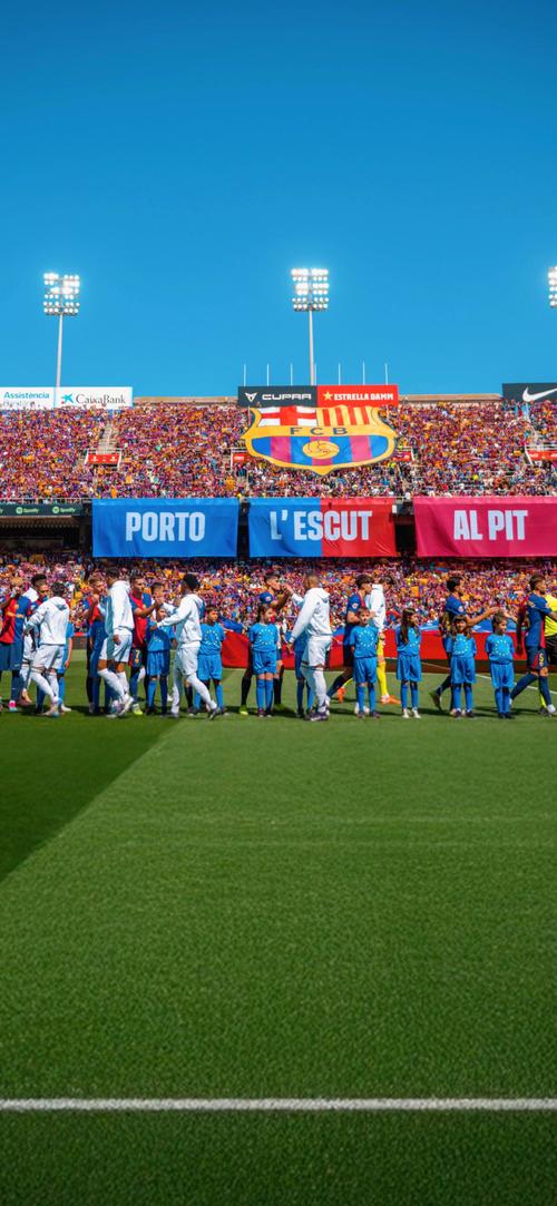 战巴萨!马卡:皇马将在伯纳乌看台展出写有“伟大”的巨型TIFO