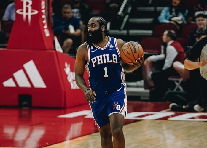 运转精良!莱昂纳德半场7中5 高效砍下13分3篮板4助攻1抢断