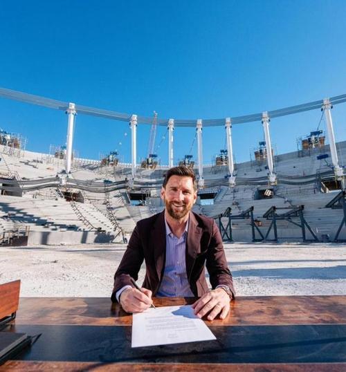 帅气!梅西社媒晒续约+比赛照片:多么美好的一周,感谢一切